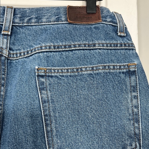 L.L. Bean Men's Straight Blue Jeans - Picture 8 of 9